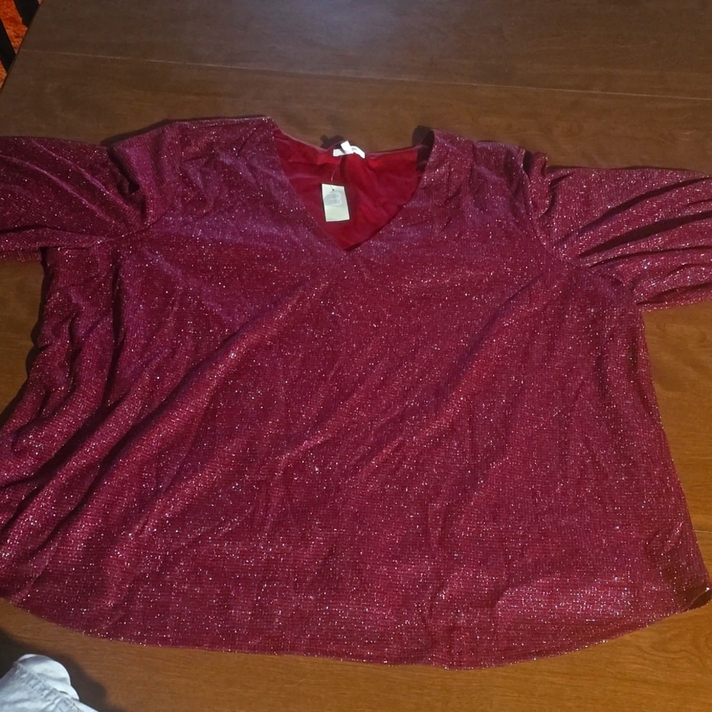 Perfect for holiday parties!  Nwt sparkly red top